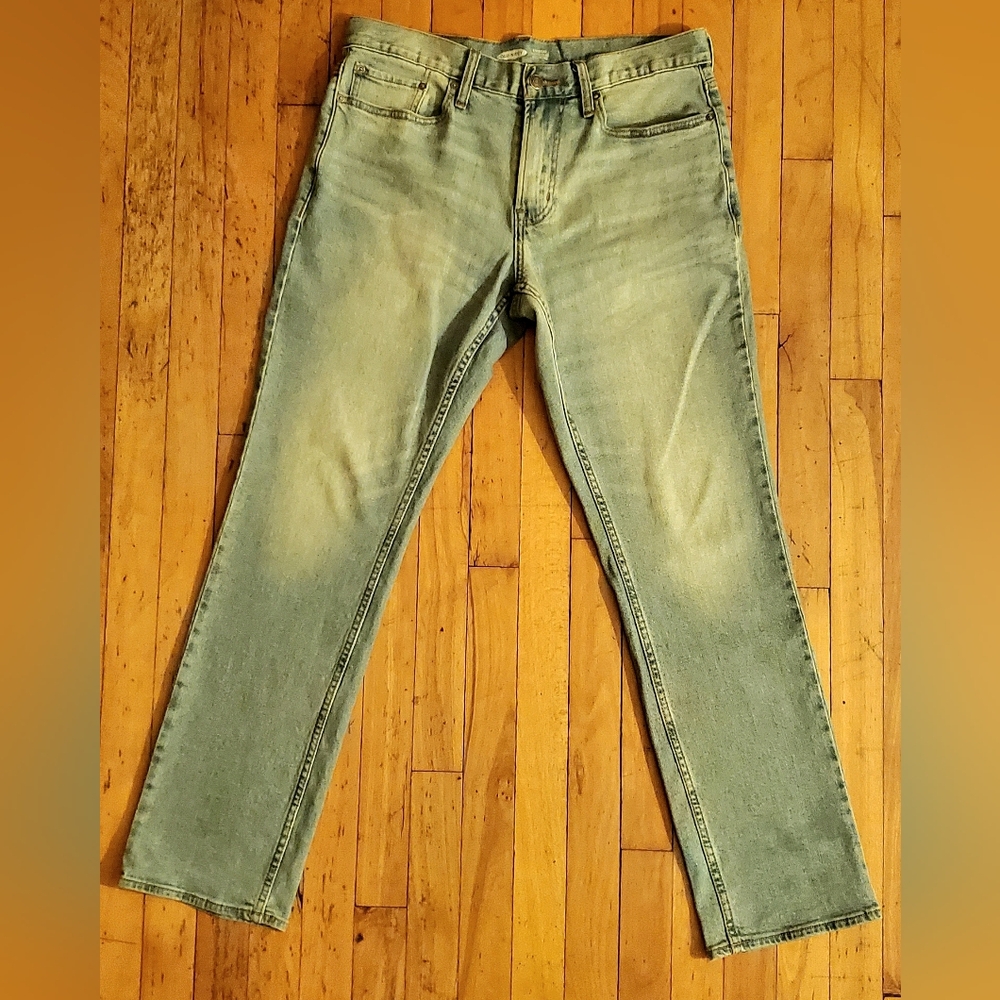 Old Navy Straight Built-In Tough/Flex Jeans 31x32